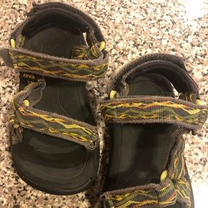 Toddler teva size 9